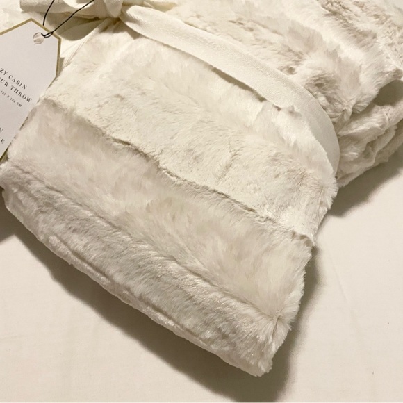 Indigo Cozy Cabin Faux Fur Throw 50” x 60” - Picture 5 of 16